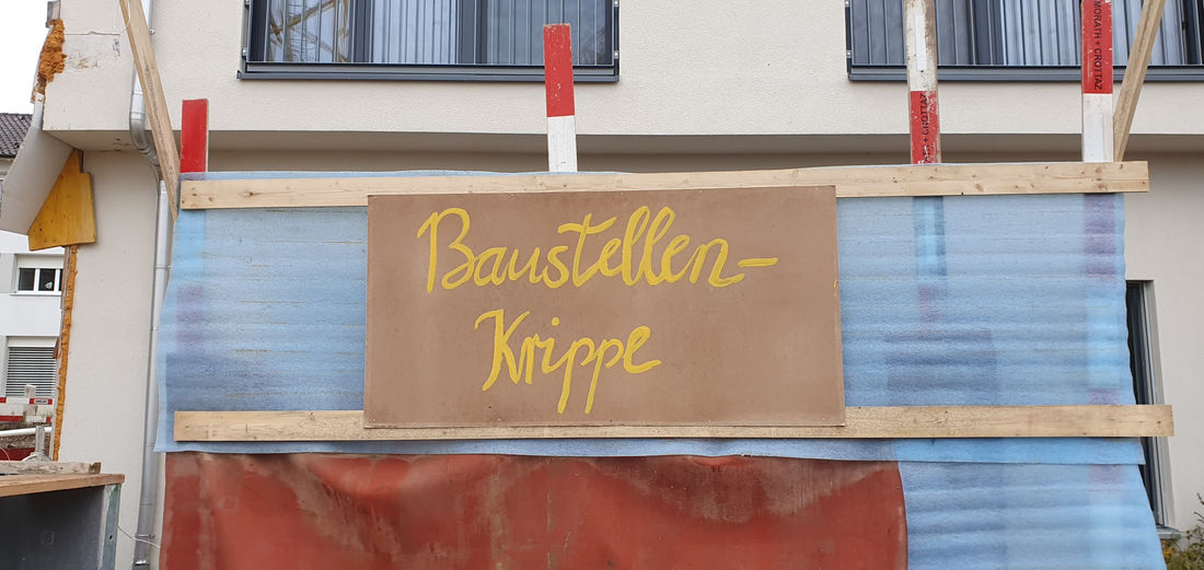 Hinweisschild: Baustellenkrippe